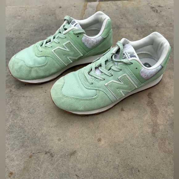 New Balance 574 Women's Running Lace-up Sneakers Size 5 READ - Picture 2 of 11